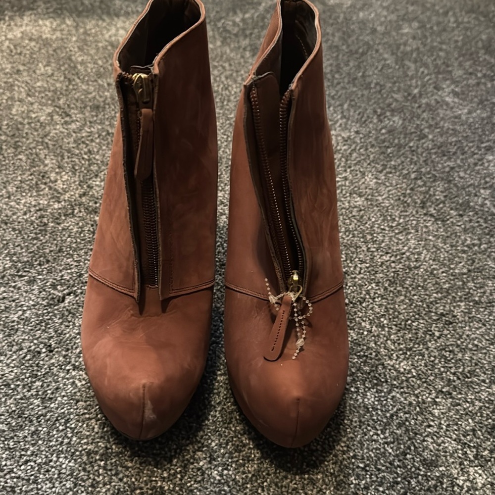 Brown size 8 ankle boot high heels